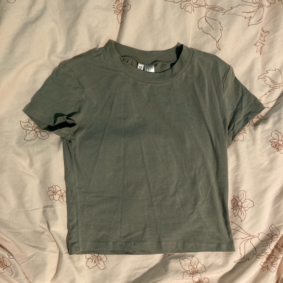 NWOT Divided Green Cropped Tee - Picture 1 of 2